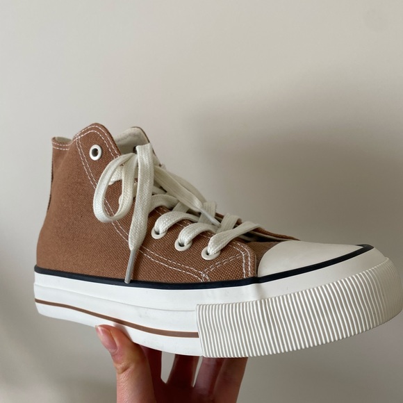 Cotton on- Retro High Tops (converse inspired) - Picture 2 of 7